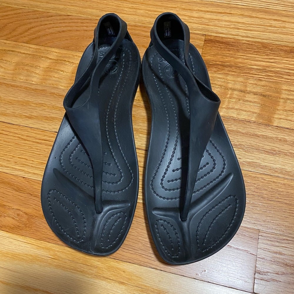 NWOT - Crocs thong black sandal